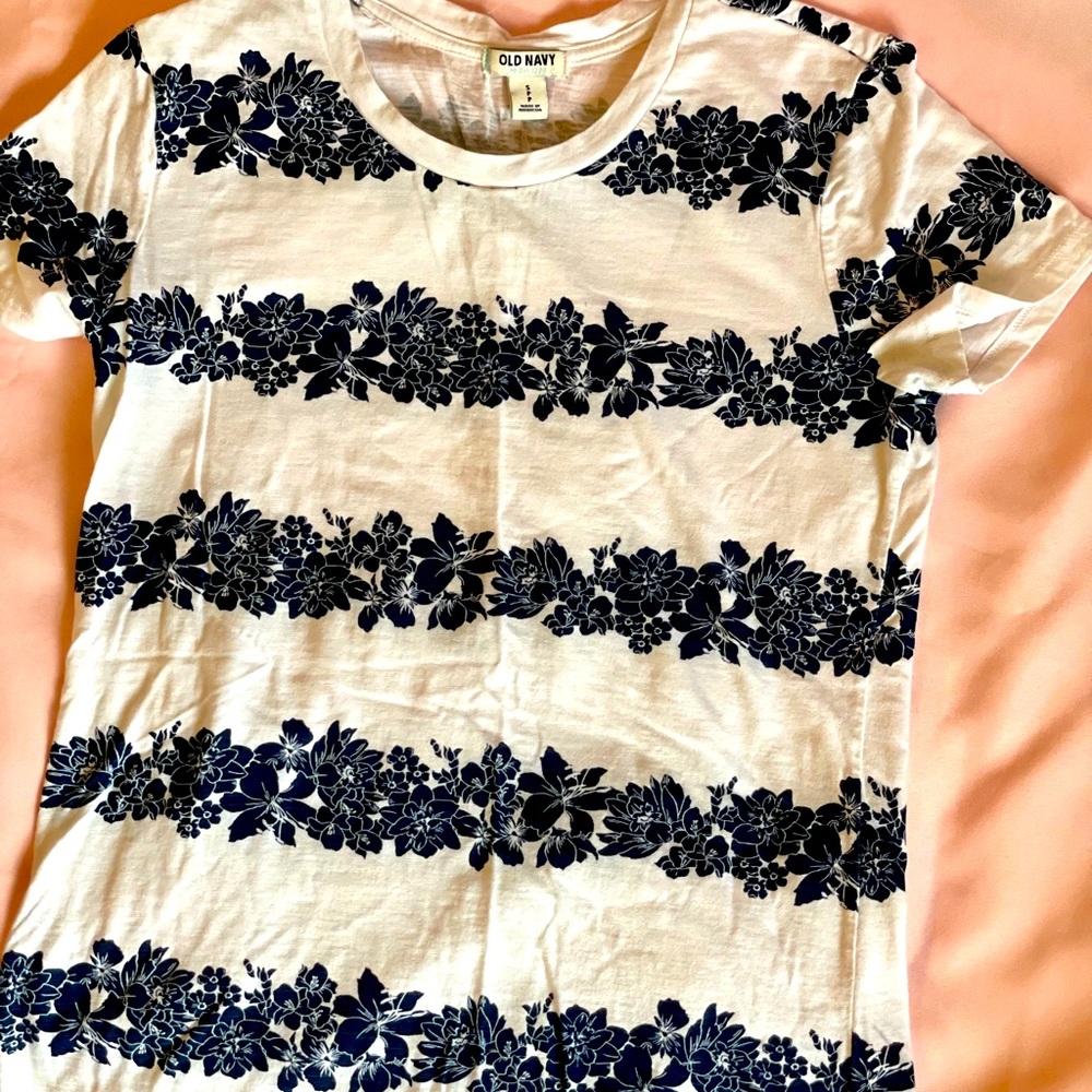 Old Navy Hawaiian T-Shirt